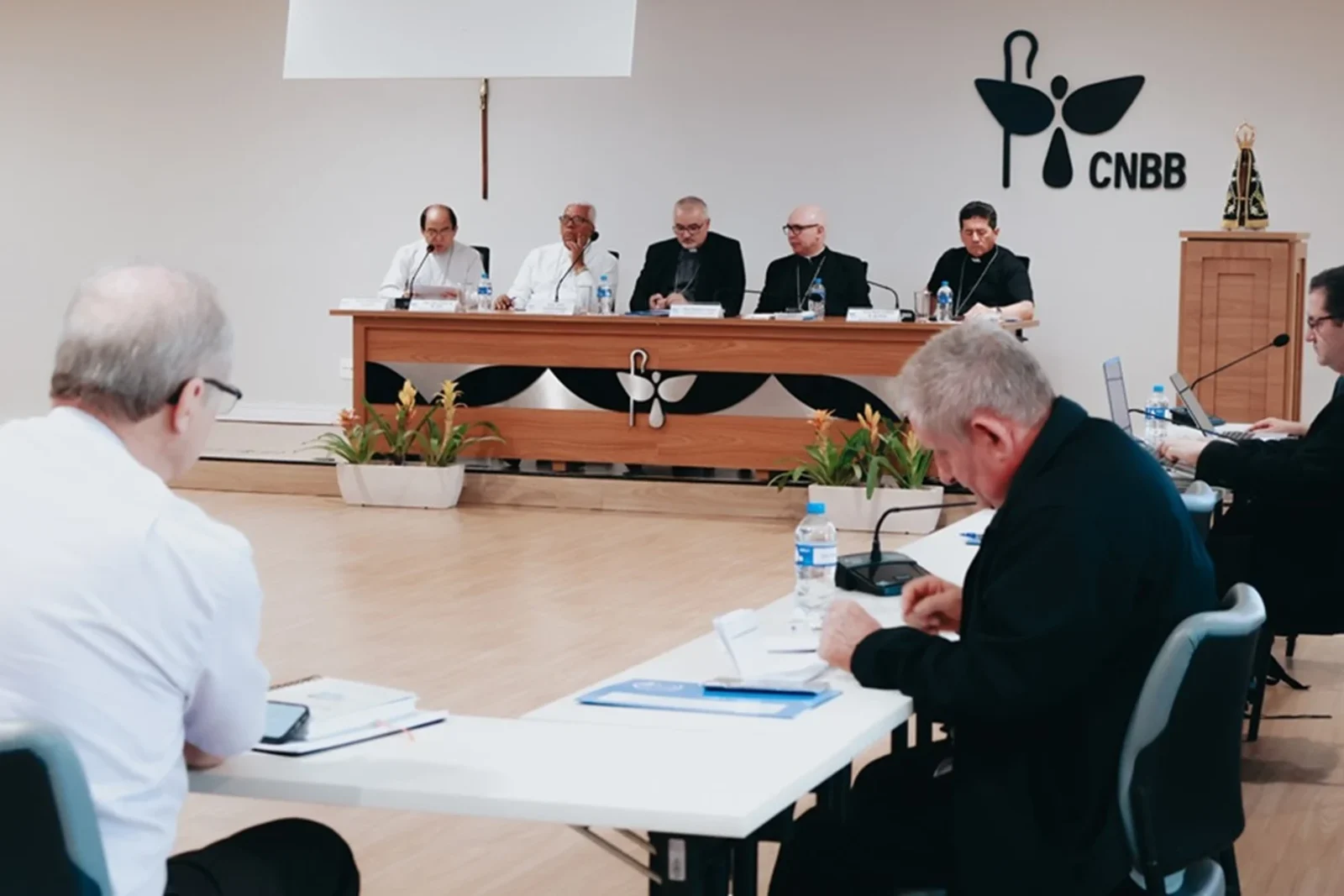 CNBB define regras de pronunciamento oficial apos carta de bispos