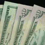 Dólar bate forte alta após reeleição de Lula