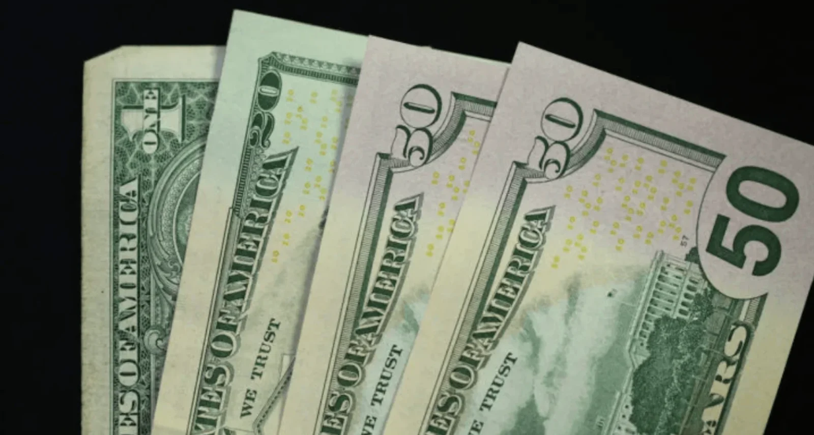 Dólar bate forte alta após reeleição de Lula