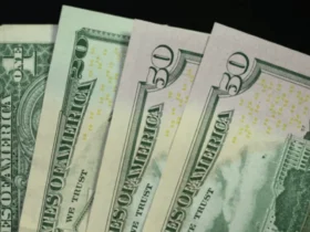 Dólar bate forte alta após reeleição de Lula