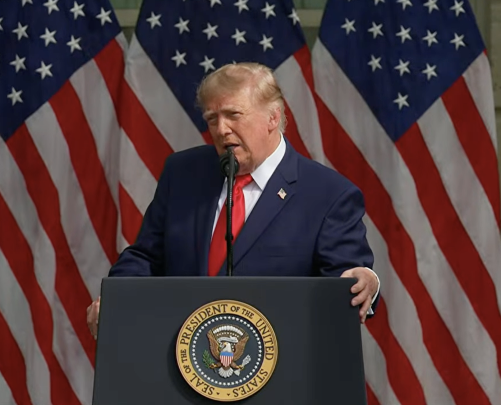 Donald Trump afirma em comício que Estados Unidos conquistaram Groenlândia e Venezuela sem custos