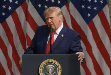 Donald Trump afirma em comício que Estados Unidos conquistaram Groenlândia e Venezuela sem custos