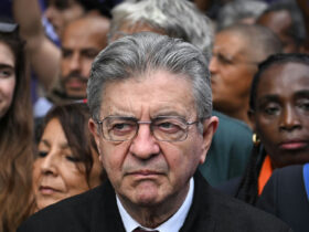 Líder francês Jean-Luc Mélenchon é acusado de promover manifestações violentas e extremismo
