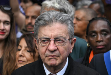 Líder francês Jean-Luc Mélenchon é acusado de promover manifestações violentas e extremismo