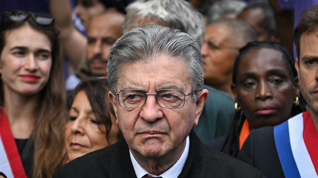 Líder francês Jean-Luc Mélenchon é acusado de promover manifestações violentas e extremismo