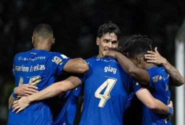 Palmeiras vence Bragantino e assume a liderança do campeonato