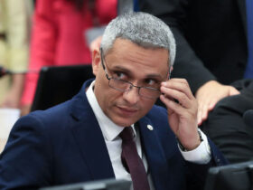 TSE ordena remoção de áudio de Gayer sobre mesários e fixa multa horária
