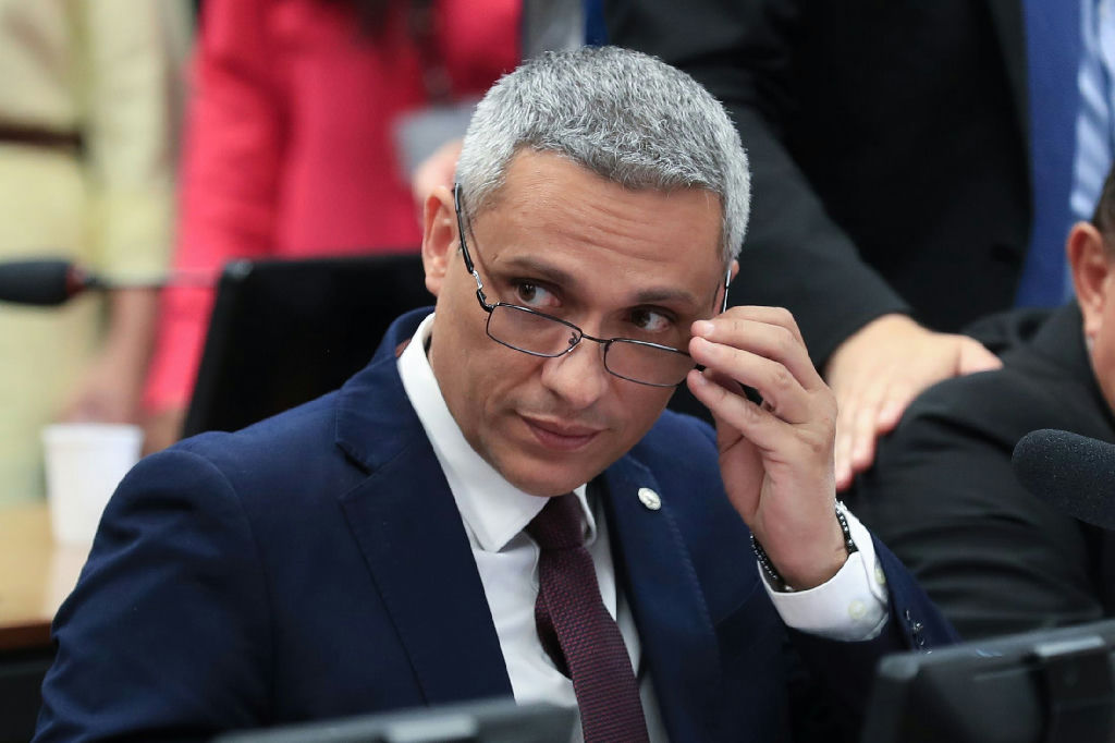 TSE ordena remoção de áudio de Gayer sobre mesários e fixa multa horária